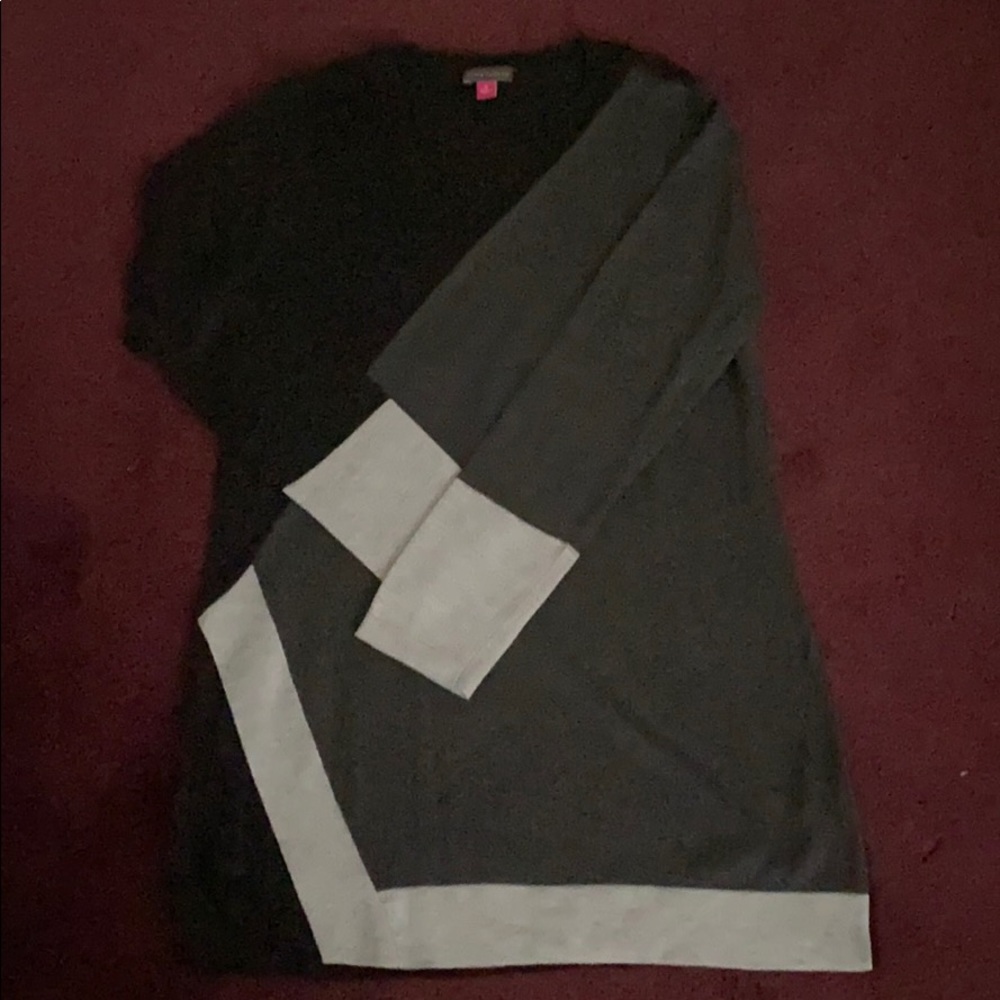 Black and gray sweater